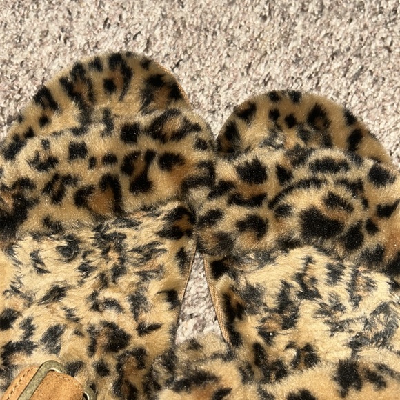 Kookaburra by UGG Fuzzy Sandals - Picture 5 of 5